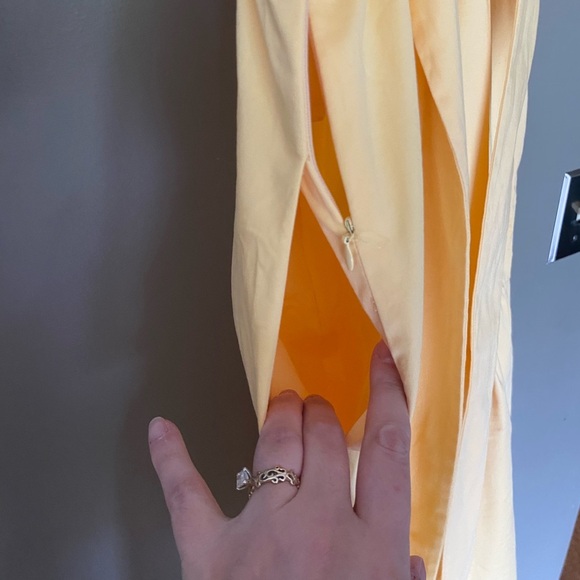 GAL MEETS GLAM Desiree Tiered Bottom Yellow Dress Size 00 - Picture 8 of 9